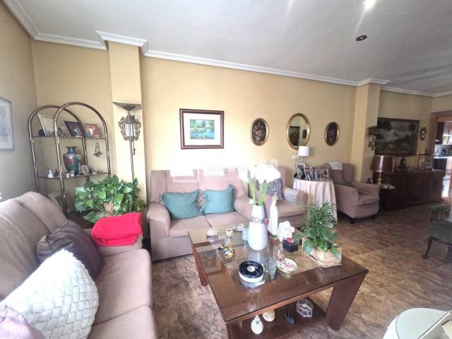 Piso en venta en Murcia, Espinardo. Vivienda luminosa con terraza, garaje y excelente ubicación. Pisos.