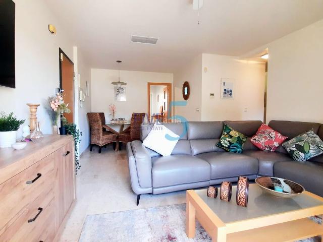 Piso en venta en Murcia, Gea y Truyols. Espacioso y codiciado apartamento en la planta baja de 3 dormitorios y 2 baños, en la planta baja de United Golf Resort, con una p. Pisos.