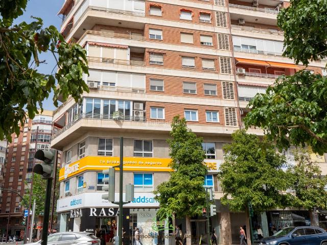 Piso en venta en Murcia, San Miguel. PISO DE 131 M2 TODO EXTERIOR A AVD. LIBERTAD Y PZA. DIEZ DE REVENGA REFORMADO INTEGRAMENTE. Pisos.