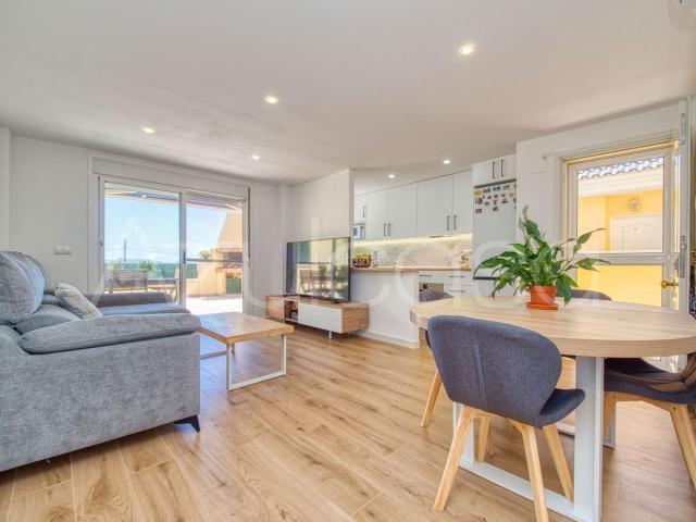 Piso en venta en Mutxamel, Valle del Sol. Piso reformado en venta de 3 y 1 baño con terraza y parking en Rio Park, Mutxamel. Pisos.