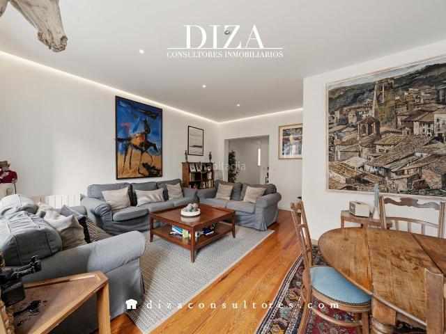 Piso en venta en Madrid, Trafalgar. Piso con balcones junto a Alonso Martinez. Pisos.