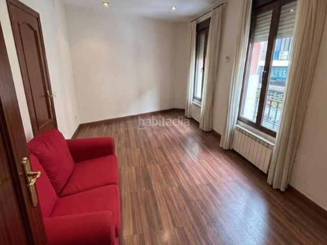 Piso en venta en Madrid, Trafalgar. Piso exterior con 3 balcones a un paso de la Calle Fuencarral Gran potencial de reforma!. Pisos.