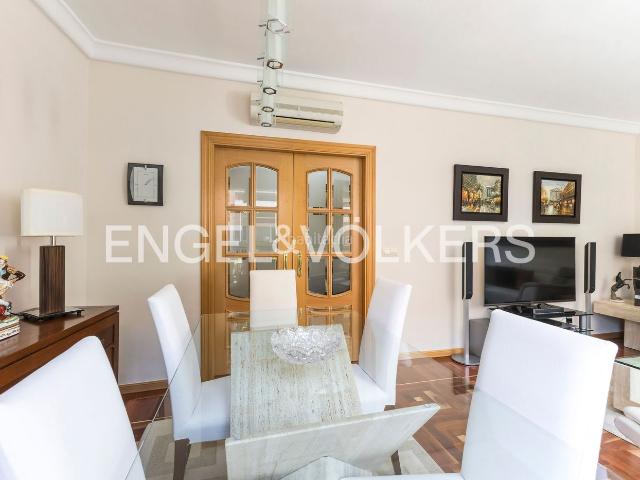Piso en venta en Madrid, Trafalgar. Propiedad reformada con altas calidades en Trafalgar. Pisos.