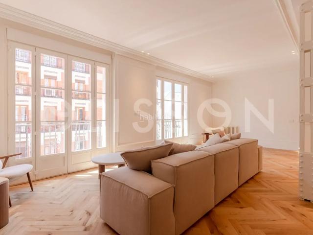 Piso en venta en Madrid, Trafalgar. Vivienda reformada con 2 grandes balcones y vistas abiertas en finca clásica de Trafalgar. Pisos.