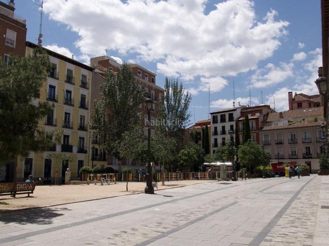 Piso en venta en Madrid, Universidad Malasaña. Apartamento de Capricho en la Plaza de las Comendadoras, Madrid. Pisos.