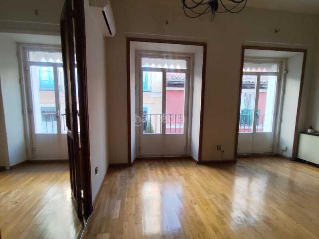 Piso en venta en Madrid, Universidad Malasaña. GLOBALPISO VENDE EN EXCLUSIVA, Presentamos esta vivienda de 98 m construidos, situada en una segunda planta exterior, con una exce. Pisos.