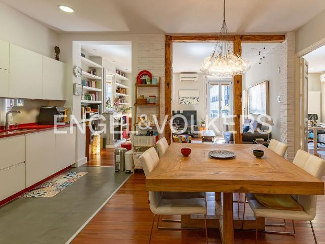 Piso en venta en Madrid, Universidad Malasaña. Exclusiva propiedad con 3 balcones en el corazón de Malasaña. Pisos.