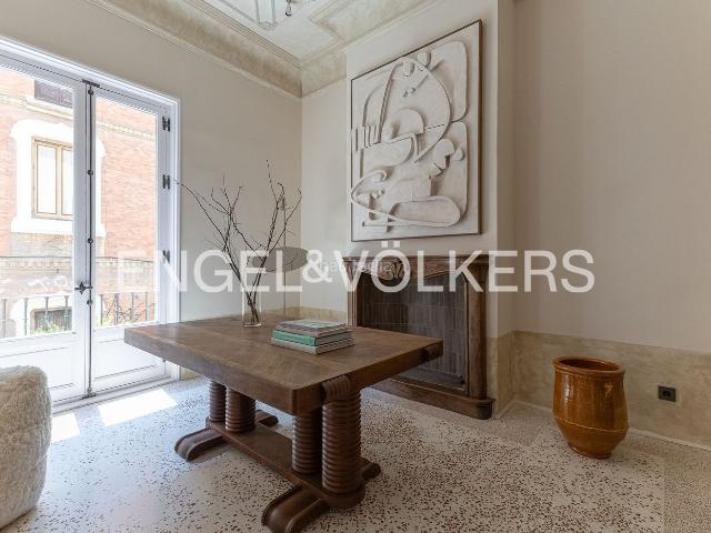 Piso en venta en Madrid, Universidad Malasaña. Exclusiva propiedad reformada con diseño de autor. Pisos.