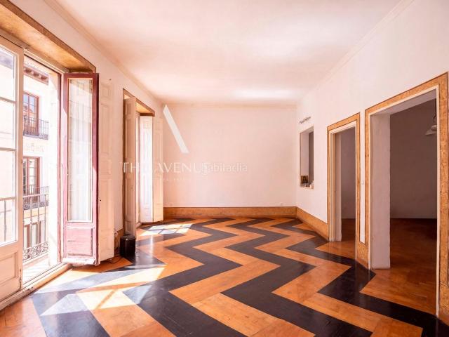 Piso en venta en Madrid, Universidad Malasaña. LIENZO EN BLANCO PARA CREAR UNA RESIDENCIA EXCEPCIONAL EN EL CENTRO DE MADRID. Pisos.