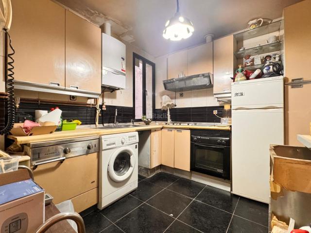 Piso en venta en Madrid, Universidad Malasaña. Piso de 97 m con 2 dormitorios y ascensor en Marqués de Santa Ana, Madrid. Pisos.