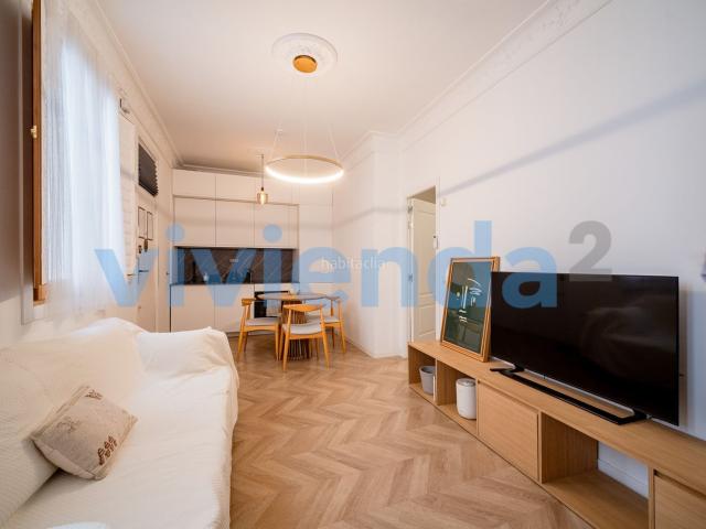Piso en venta en Madrid, Universidad Malasaña. Piso en Universidad, 42 m2, 1 dormitorios, 1 baxF1os, 359.000 euros. Pisos.