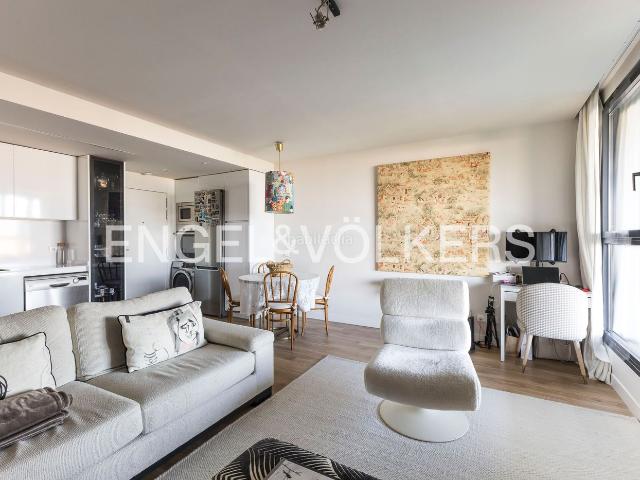 Piso en venta en Madrid, Valdeacederas. Hermoso piso con vistas a la sierra en el Skyline. Pisos.
