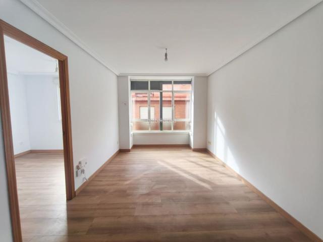 Piso en venta en Madrid, Valdeacederas. Piso luminoso en Valdeacederas. Pisos.