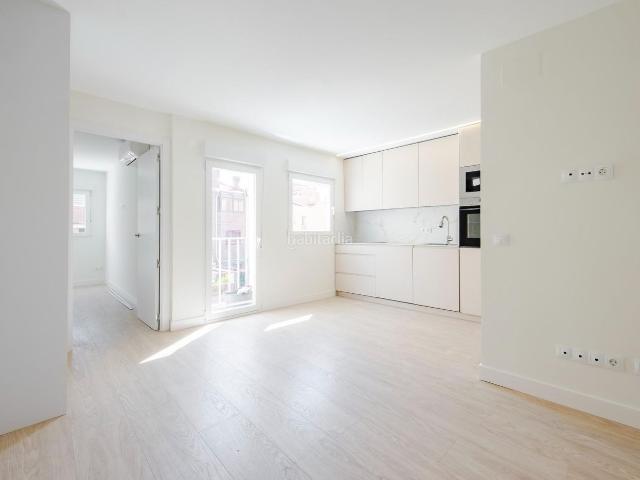 Piso en venta en Madrid, Valdeacederas. Piso reformado a estrenar en Valdeacederas, 58 m2, 2 habitaciones, 2 baños, muy luminoso. Pisos.