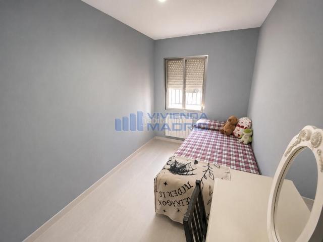 Piso en venta en Madrid, Valdeacederas. Pisos.