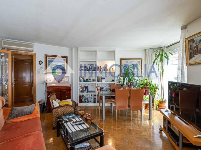 Piso en venta en Madrid, Valdeacederas. Pisos.