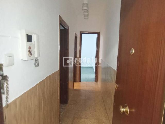 Piso en venta en Madrid, Valdeacederas. Redpiso vende piso de 2 dormitorios, ideal inversión o vivir. Pisos.