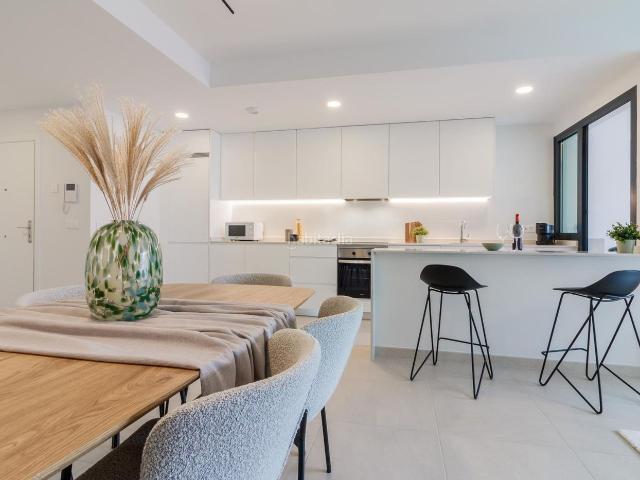 Piso en venta en Madrid, Valdeacederas. Vivienda de Diseño con Suelo Radiante y Solarium. Pisos.