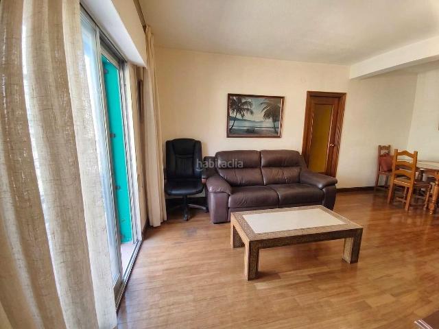 Piso en venta en Madrid, Vinateros. GRAN PISO EXTERIOR CON TERRAZA Y PARKING EXTERIOR. Pisos.