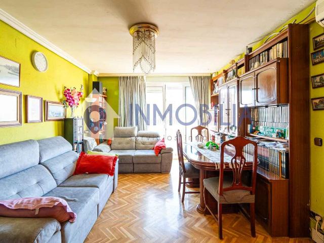 Piso en venta en Madrid, Vinateros. Pisos.
