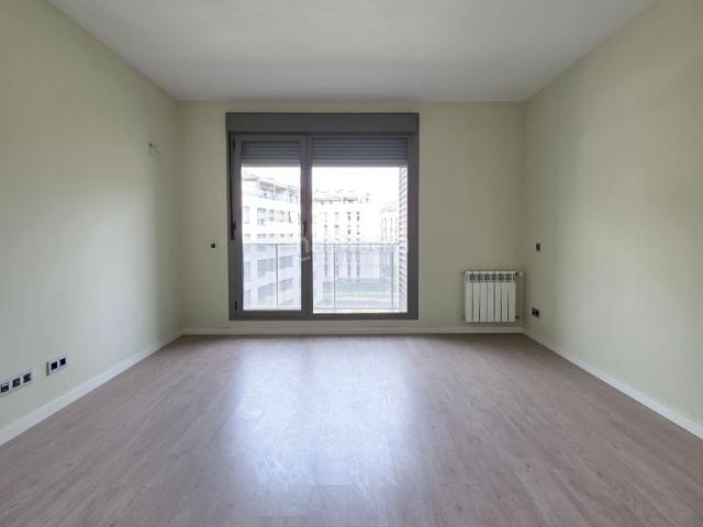 Piso en venta en Madrid, Villaverde Alto. EXCELENTE VIVIENDA EN URBANIZACIÓN PRIVADA. Pisos.