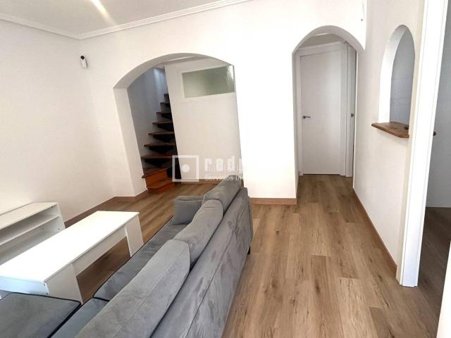 Piso en venta en Madrid, Vista Alegre. DUPLEX REFORMADO, 2 HABITACIONES CON PATIO COMUNITARIO. Pisos.