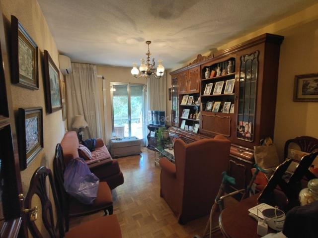 Piso en venta en Madrid, Vista Alegre. Ideal para inversores o familias. Pisos.