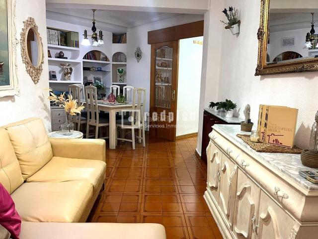 Piso en venta en Madrid, Vista Alegre. PISO DE 2 HABITACIONES AL LADO DEL METRO. ASCENSOR. INCLUYE UNA PLAZA DE GARAJE EN CONCESIÓN. Pisos.