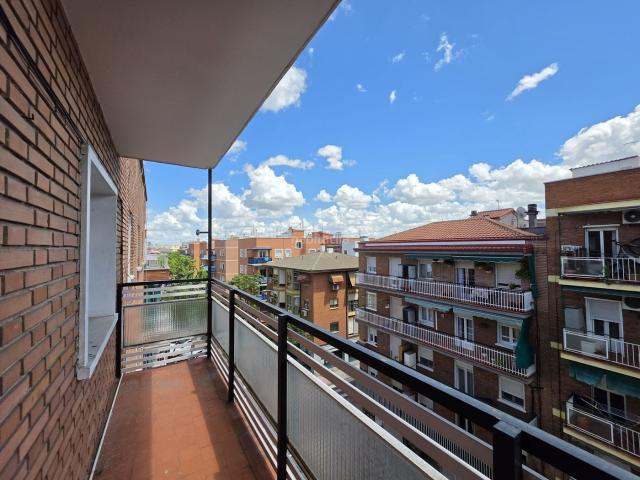 Piso en venta en Madrid, Vista Alegre. Pisos.