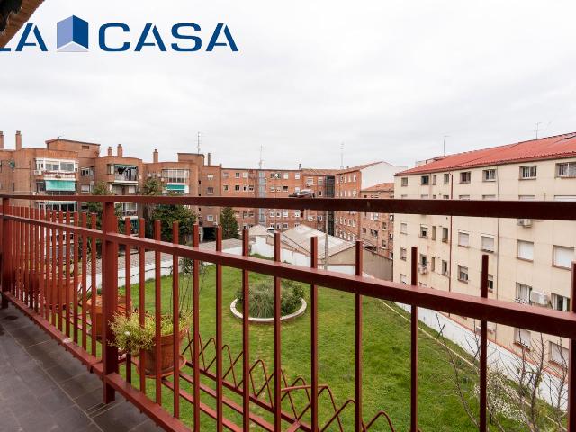 Piso en venta en Madrid, Vista Alegre. Pisos.