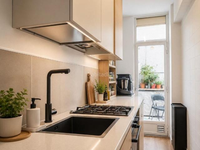 Piso en venta en Madrid, Vista Alegre. WGI INMOBILIARIA VENDE EN EXCLUSIVA esta fantástica vivienda situada en Vista Alegre, en una de las zonas más consolidadas y con m. Pisos.