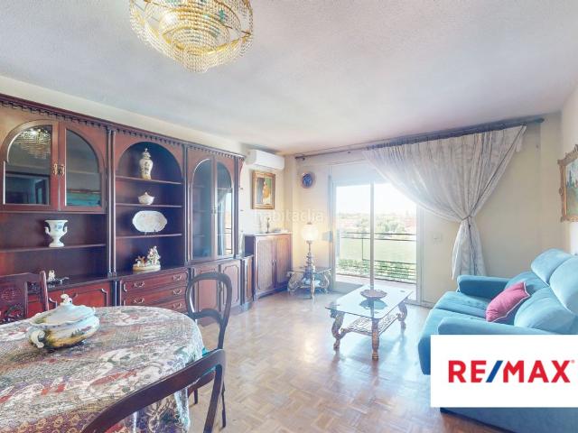 Piso en venta en Madrid, Vista Alegre. ¡ Vive y disfruta desde nuestra terraza del Parque Eugenia de Montijo y de las vistas de la zona sur de Madrid !. Pisos.