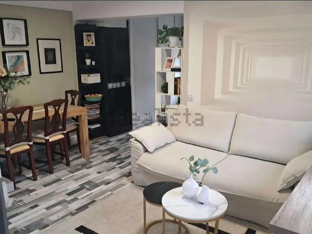 Piso en venta en Madrid, Zofío. 3 dormitorios ahora 2 dormitorios ascensor. Pisos.
