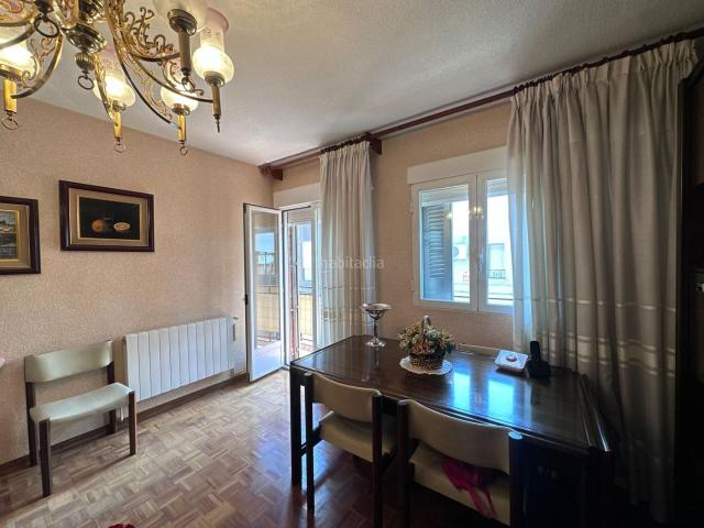 Piso en venta en Madrid, Zofío. B.HILLS REAL ESTATE gestiona EN EXCLUSIVA la venta de piso amplio con gran potencial en el distrito de Usera. Pisos.