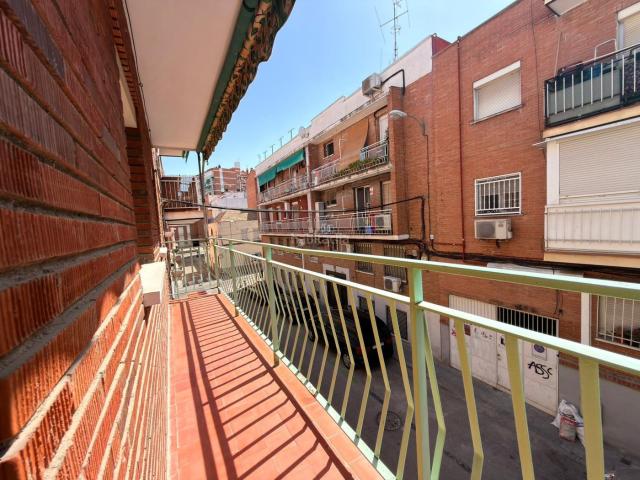 Piso en venta en Madrid, Zofío. Pisos.