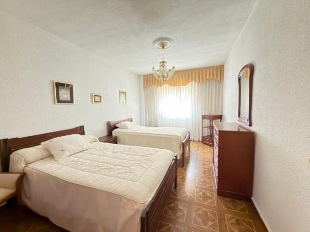 Piso en venta en Madrid, Zofío. Se vende exclusiva vivienda exterior de 83 m2 en la calle Antonio Prieto. Pisos.