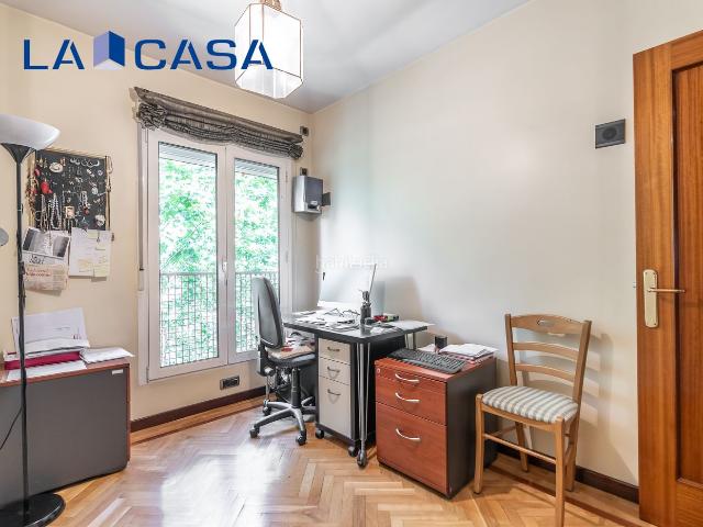 Piso en venta en Madrid, Acacias. Piso de 118 m con 3 dormitorios, garaje y ascensor en Peñuelas. Pisos.