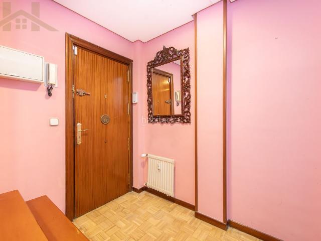 Piso en venta en Madrid, Acacias. Piso en venta en Calle de Moratines. Pisos.