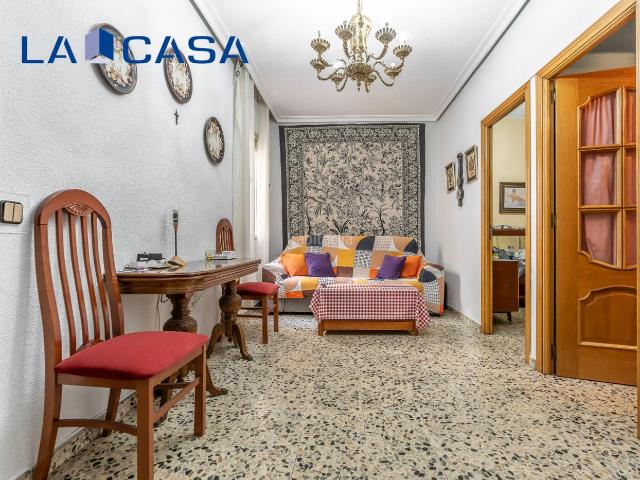 Piso en venta en Madrid, Acacias. Piso en venta en Plaza de las Peñuelas, Acacias. Pisos.