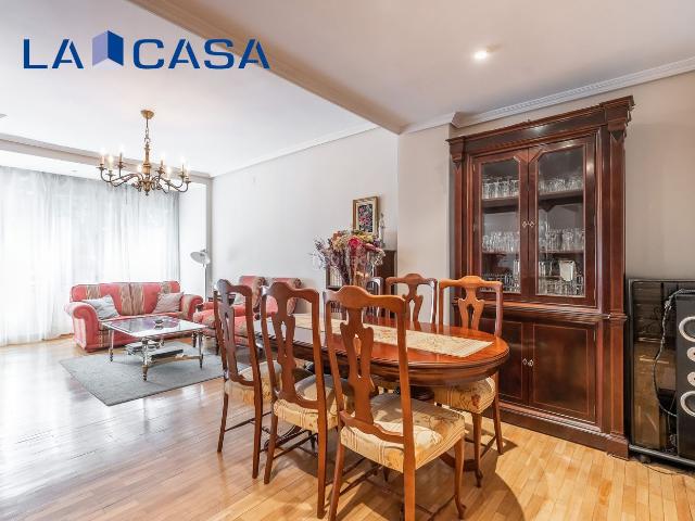 Piso en venta en Madrid, Acacias. Pisos.