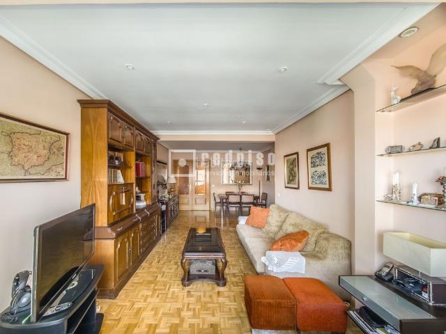 Piso en venta en Madrid, Acacias. Redpiso Santa María de la Cabeza vende exclusiva vivienda de 4 dormitorios con plaza de garaje en Arganzuela. Pisos.