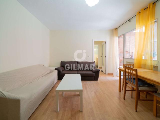 Piso en venta en Madrid, Acacias. Vivienda en Altura en Acacias, Arganzuela Una Excelente Oportunidad para Reformar y RentabilizarEn el corazón del barrio de Acacia. Pisos.