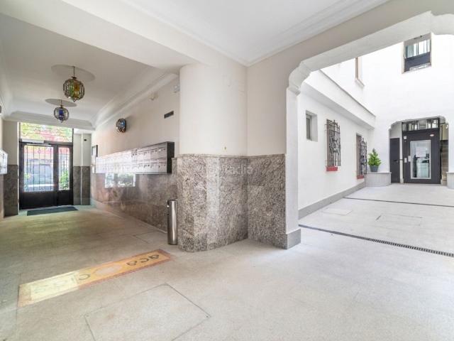 Piso en venta en Madrid, Acacias. Vivir o invertir en un edificio histórico junto al Madrid de los Austrias y Madrid Río. Pisos.