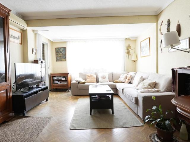 Piso en venta en Madrid, Adelfas. Pisos.