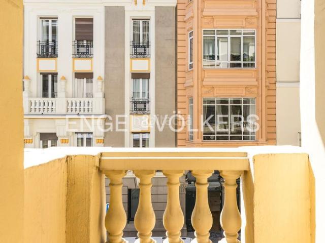 Piso en venta en Madrid, Almagro. Espectacular propiedad para reformar en Españoleto. Pisos.