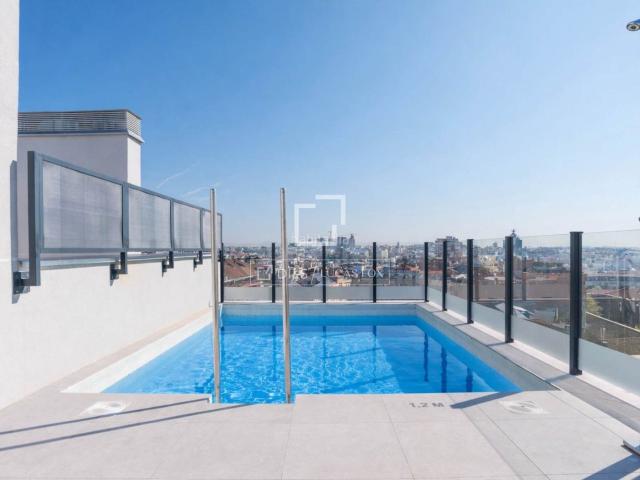 Piso en venta en Madrid, Almagro. Estupendo piso de obra nueva con 4 dormitorios, con piscina y plaza de garaje en venta en la mejor zona de Almagro, Madrid. Pisos.