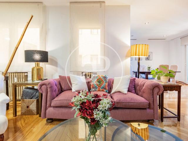 Piso en venta en Madrid, Almagro. Piso en venta en calle Santa Engracia. Pisos.