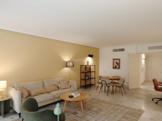 Piso en venta en Madrid, Almagro. Pisos.