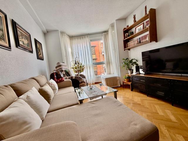 Piso en venta en Madrid, Almenara Ventilla. PISO CON INQUILINO. Pisos.