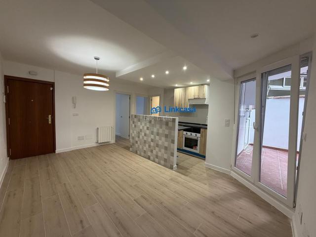 Piso en venta en Madrid, Almendrales. REFORMADO A ESTRENAR! 3 DORMITORIOS, 2 BAÑOS Y PATIO PRIVADO EN USERA. Pisos.